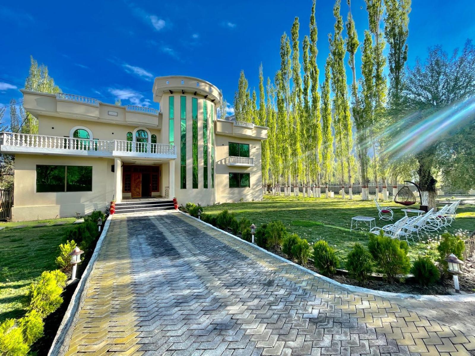 Skardu Saraye Hotel & Resort Экстерьер фото